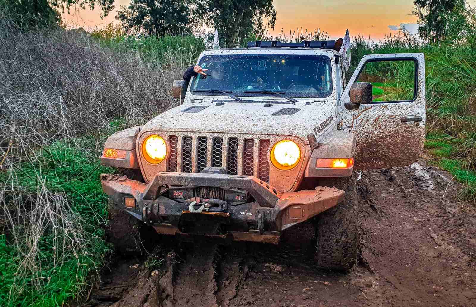 טיולי בוץ מאסטר ג'יפ